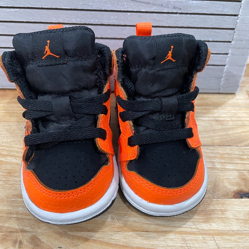 New Air Jordan 1, color Black and Orange